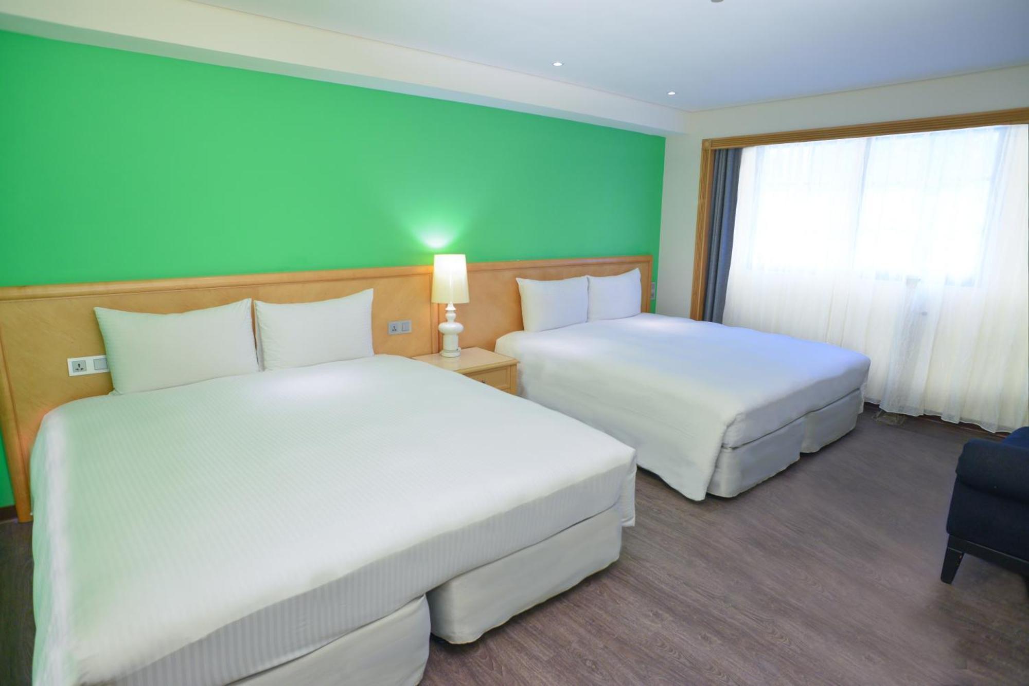Green World Triple Beds Taipei Exteriör bild